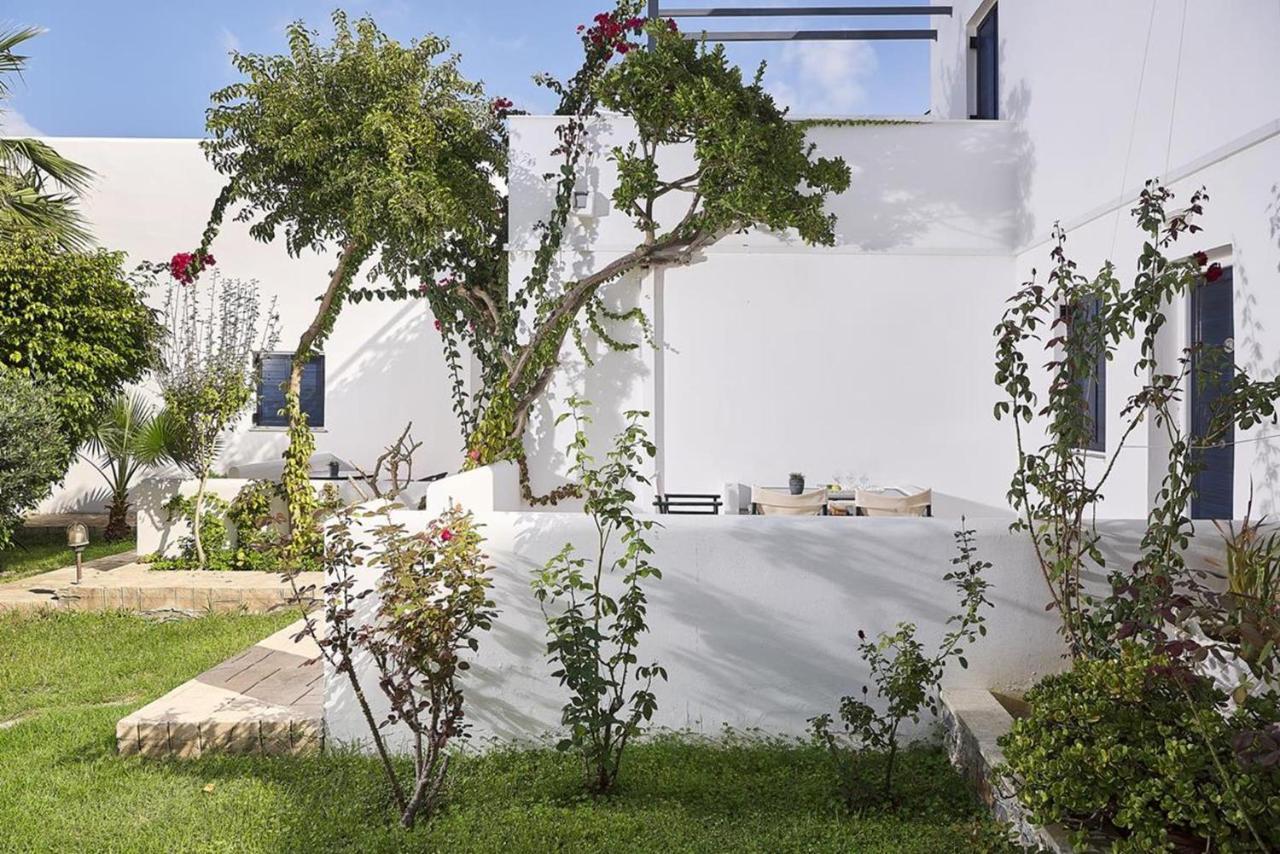 Eva Suites & Apartments Agia Marina  Exterior photo